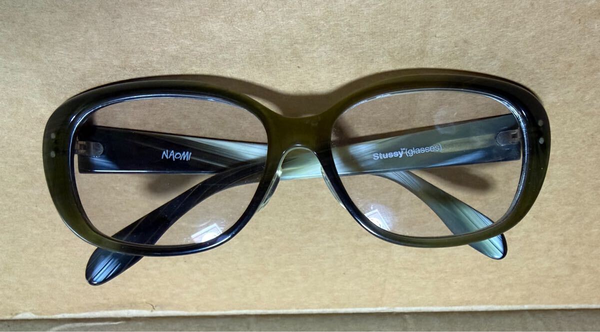 stussy naomi солнцезащитные очки 