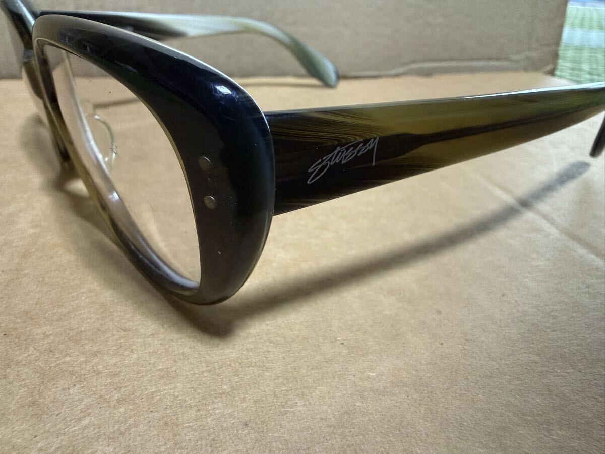 stussy naomi солнцезащитные очки 