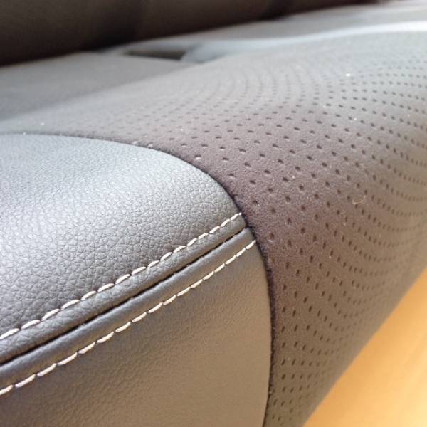 未使用美品! ハイエース ダークプライムⅡ セカンドシート新車外し(個人宅へ発送は不可)_画像3