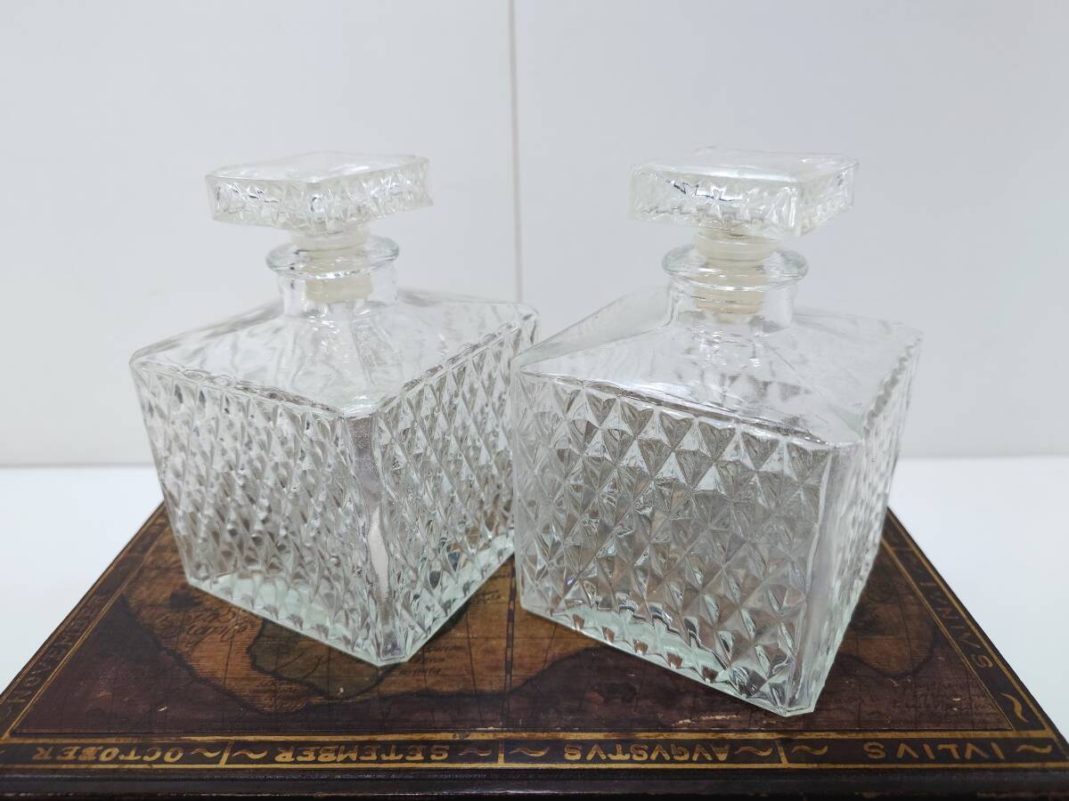 A80 アンティーク 木製 辞典 辞書 型 収納箱 ウイスキー バーボン スコッチ デカンタ デキャンタ ショット グラス セット レトロ _画像2