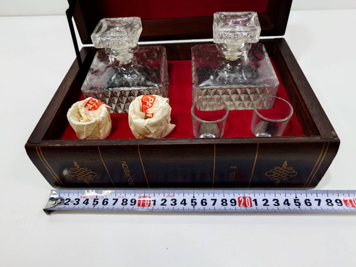 A80 アンティーク 木製 辞典 辞書 型 収納箱 ウイスキー バーボン スコッチ デカンタ デキャンタ ショット グラス セット レトロ _画像4