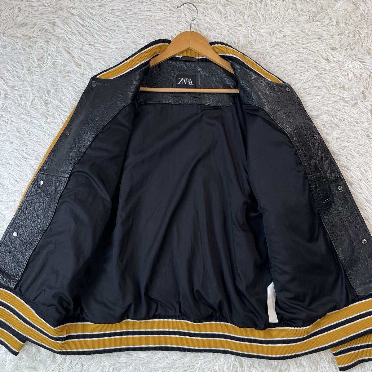 未使用品!! XL相当●ZARA ザラ スタジャン ボンバージャケット オールレザー 水牛革 バッファローレザー ワッペン ブラック/イエロー 黒_画像4
