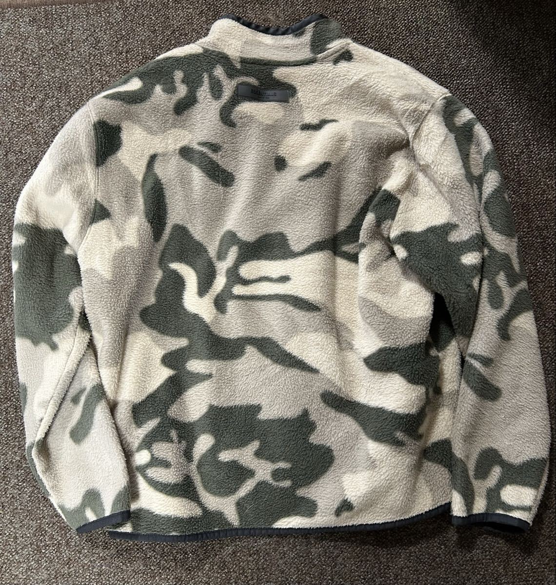 Fear of God ESSENTIALS カモフラ キッズ 12サイズ フリース_画像2