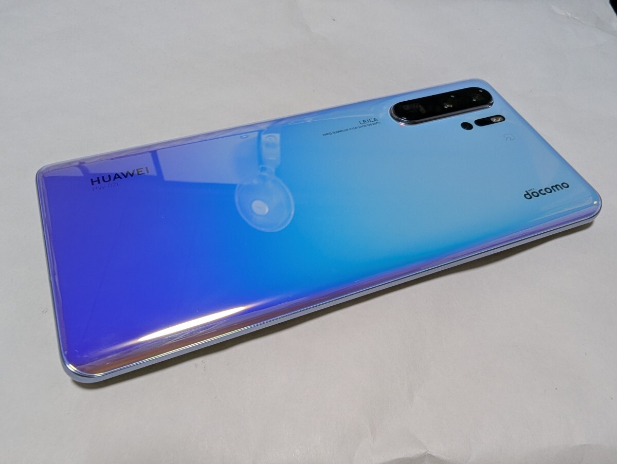 美品！ドコモ HUAWEI HW-02L P30 pro ブリージングクリスタル SIMロック解除済 白ロム 本体 利用制限〇 おまけ付！_画像3