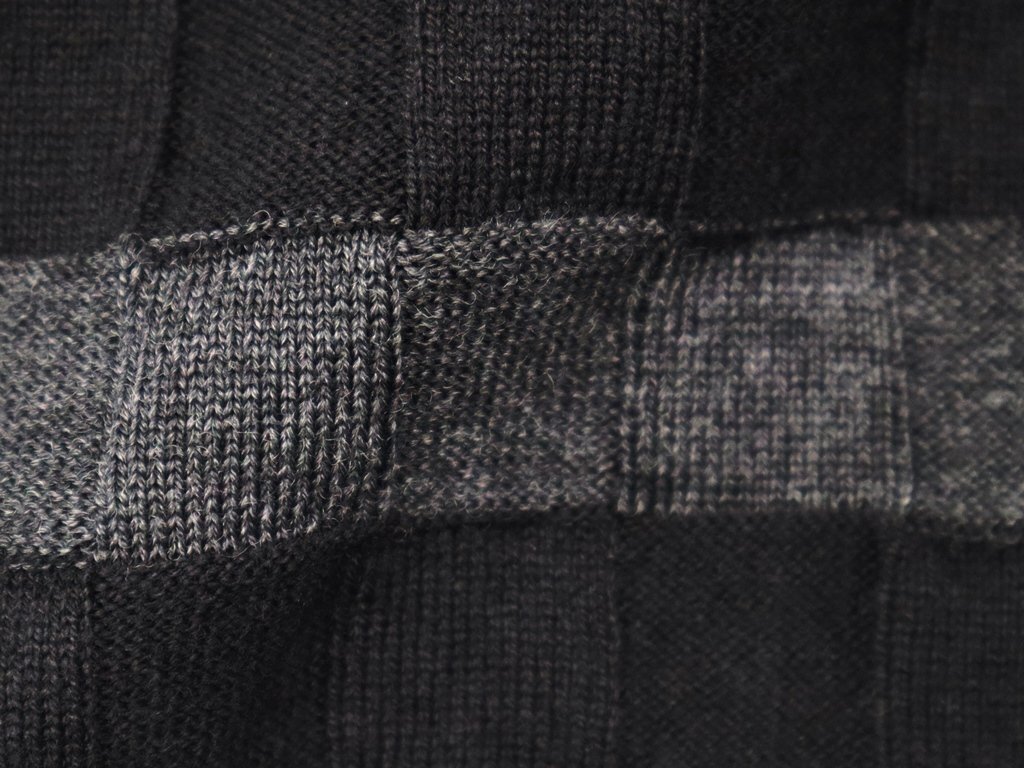 ●11万新品◆M◆EMPORIO ARMANI アルマーニ◆ヴァージンウール ブロックチェック織柄ハイゲージクルーネックニットセーター黒×灰 1円_画像8