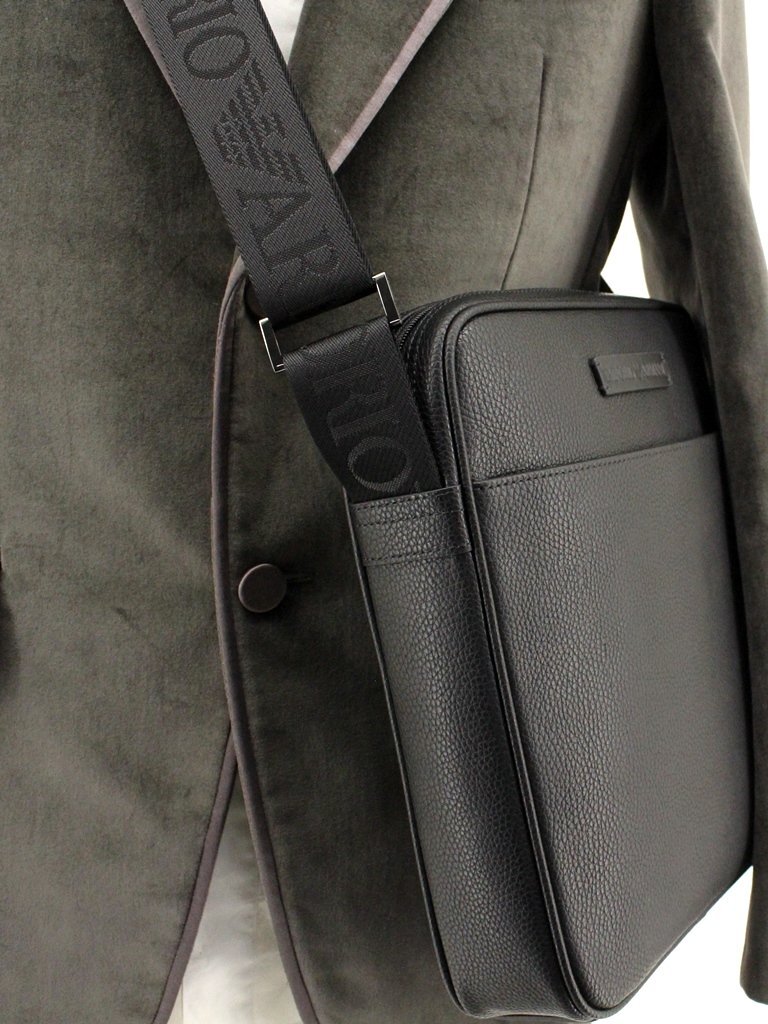 ●11万新品◆EMPORIO アルマーニ◆大きめサイズショルダーメッセンジャーバッグ 黒 1円_画像8