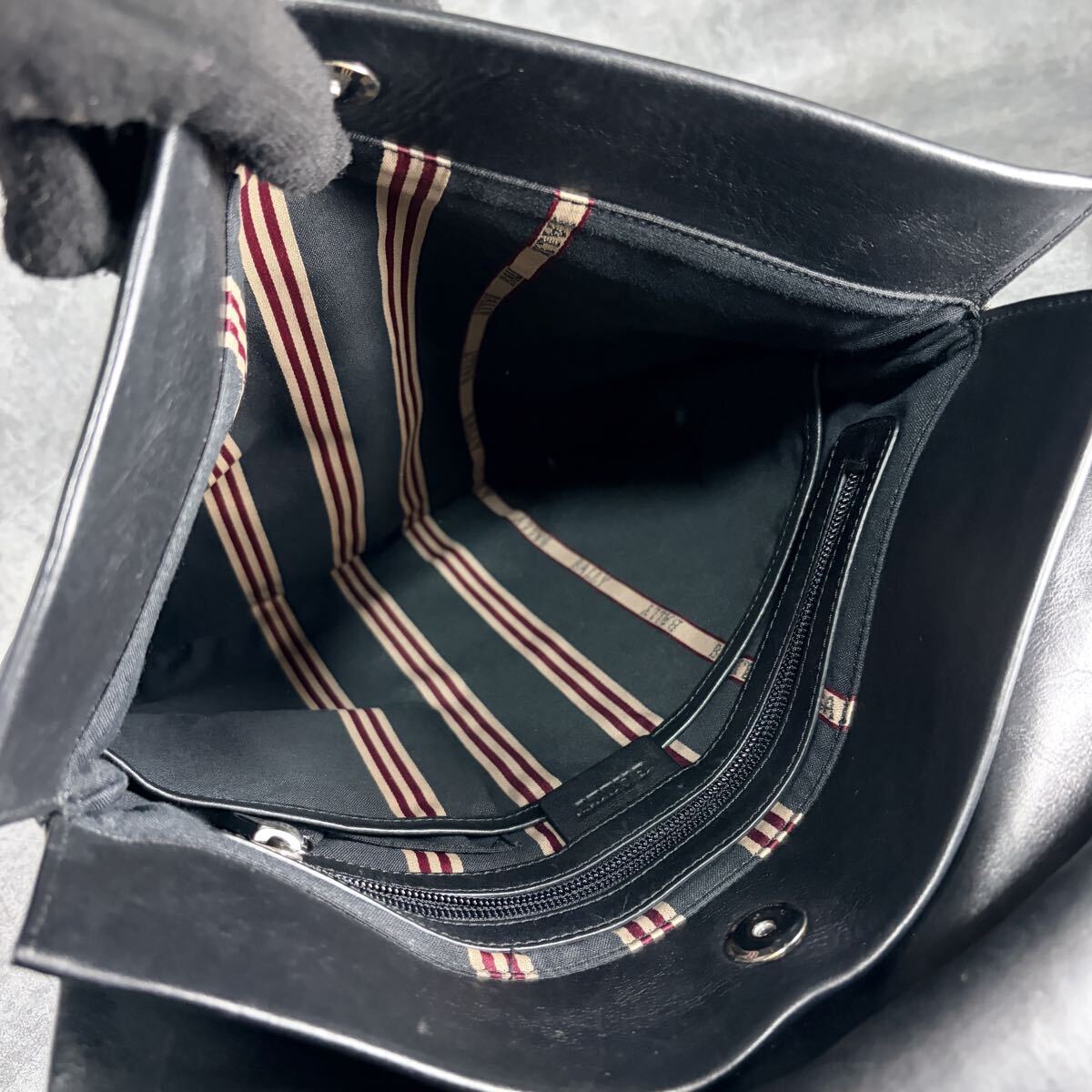 [極美品] BALLY バリー ショルダーバッグ クロスボディ 斜め掛け ビジネス レザー ブラック 本革 通勤 メンズ_画像6