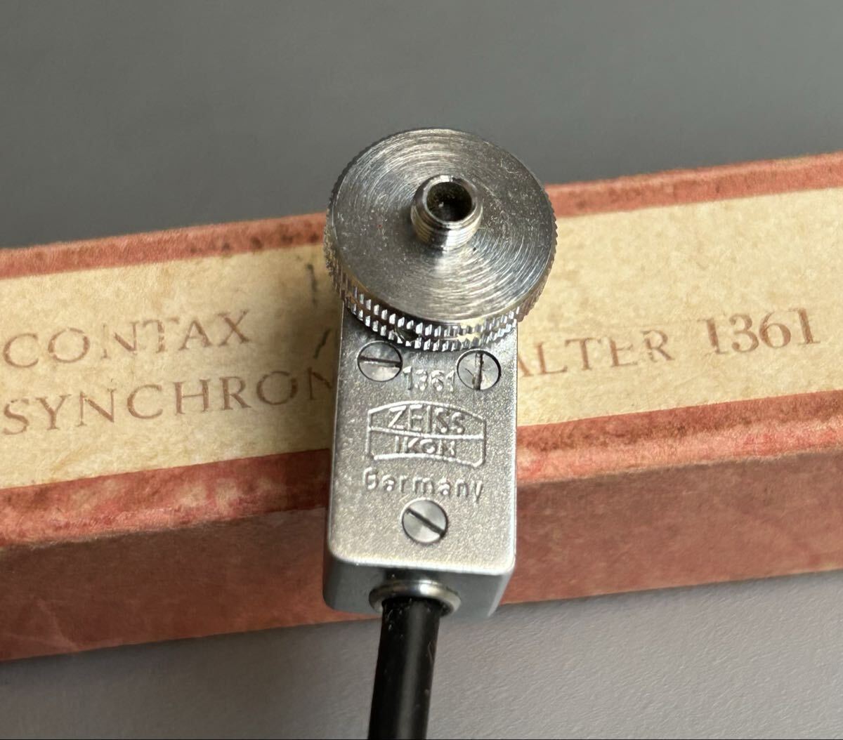 稀少［Zeiss Ikon CONTAX SYNCHRON-SCHALTER 1361］コンタックス　フラッシュシンクコード 1361　元箱・説明書付属【使用感の少ない美品】_画像6