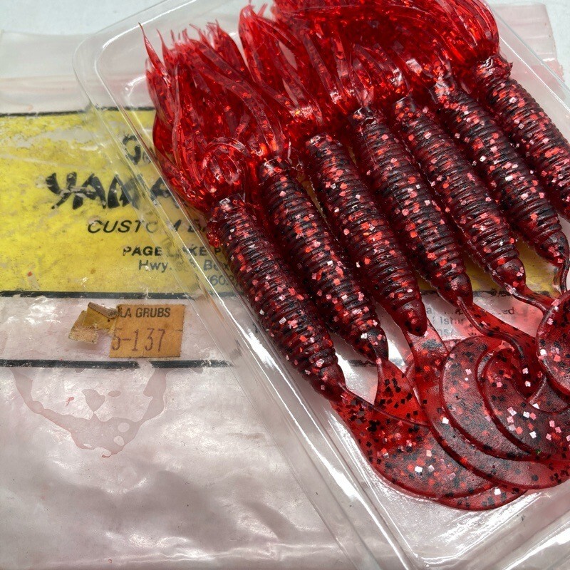 816434 ゲーリーヤマモト 4インチ シングルテール フラグラブ 7本 GARY YAMAMOTO #009 レッド/レッドフレーク 【状態 B/C】_画像2