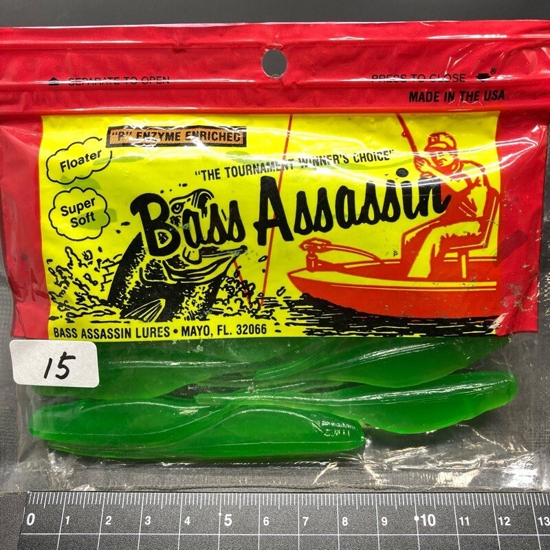 816491 新品 バスアサシン ベビーシャッド 3インチ １５本 #チャート・グリーン系 BASS ASSASSIN 村田基氏おすすめワーム　【状態 S/C】_画像1