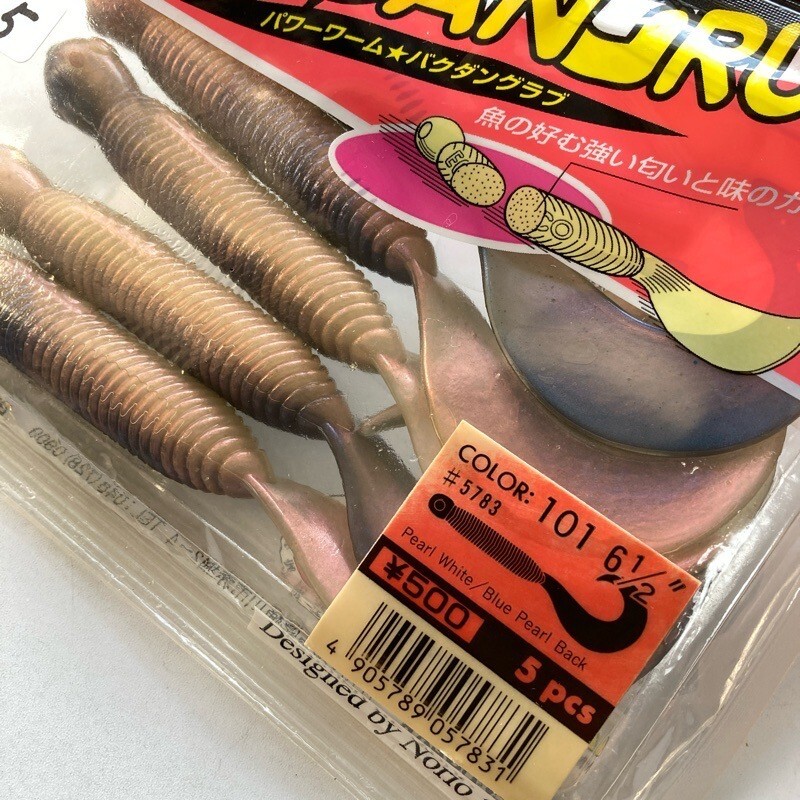 816772 新品 エコギア パワーワーム バクダングラブ #パールホワイト ECOGEAR BAKUDAN GRUB【状態 S/C】シーバス コチ ヒラメ アイナメ 他_画像3