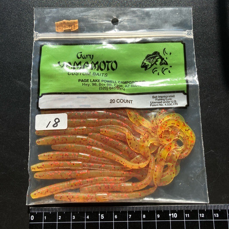 817131 ティーズワーム ゲーリーヤマモト 4インチ １８本 GARY YAMAMOTO #217 アボカド/レッドフレーク 【状態 A/C】_画像1