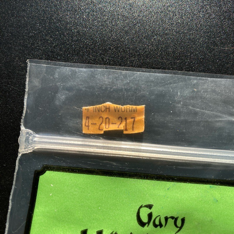 817131 ティーズワーム ゲーリーヤマモト 4インチ １８本 GARY YAMAMOTO #217 アボカド/レッドフレーク 【状態 A/C】_画像3