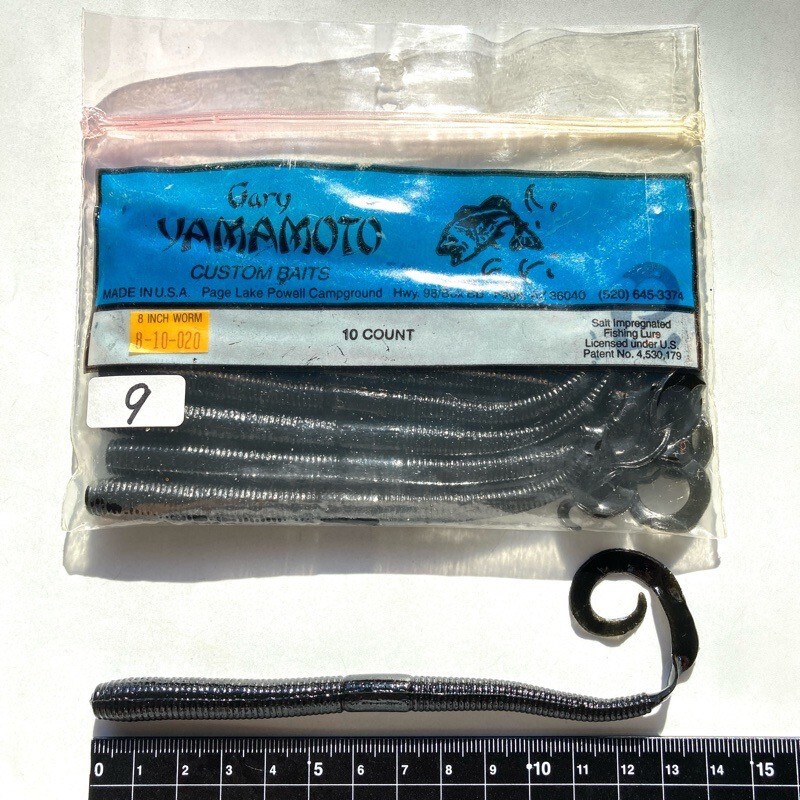 817133 ゲーリーヤマモト 8インチワーム カーリーテール 9本 GARY YAMAMOTO #020 ブラック ゲリパー 【状態 A/C】_画像1