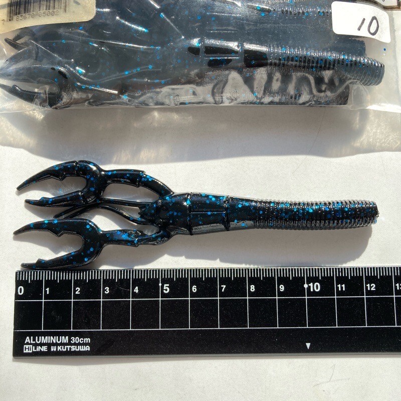 817136 新品 ゲーリーヤマモト クローダッド 10本 ゲーリークロー GARY YAMAMOTO #021 ブラック/ブルーフレーク 【状態 S/C】_画像2