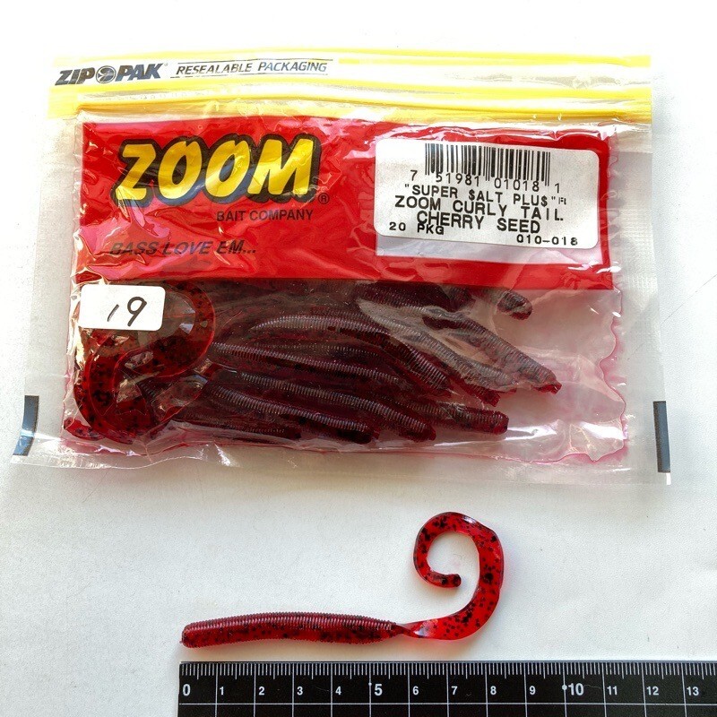 817161 ZOOM/ZBC Cテール カーリーテール 19本 #チェリーシード ZOOM BAIT COMPANY ズーム 【状態 A/C】_画像1