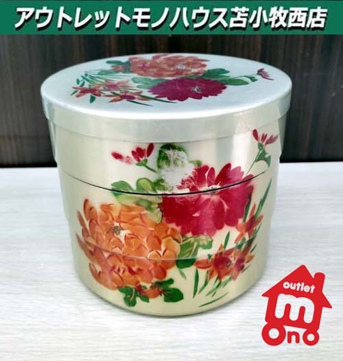 【現状品】昭和レトロ 当時物 お弁当箱 小物入れ 花柄 丸型 アルミ 三段重 入れ子式 直径15cm 苫小牧西店_画像1