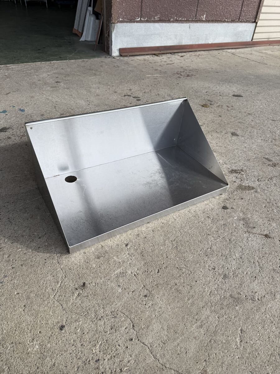 ★税込送料無料★ 業務用 ステンレス 平棚 三角棚 収納棚 壁掛け棚 吊り棚 食器収納棚 ステンレス棚 グリラー棚 穴あり570×300×230_画像1