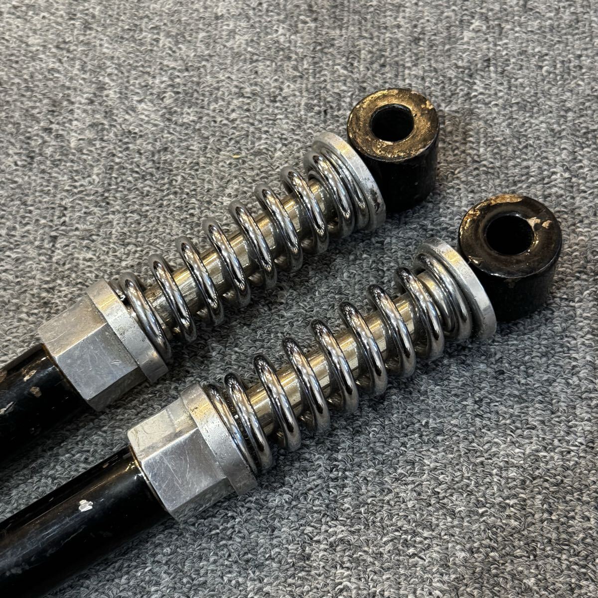 ビンテージ リアショック アイアン ショベル スポーツスター 4速フレーム パンヘッド チョッパー リヤショック_画像4