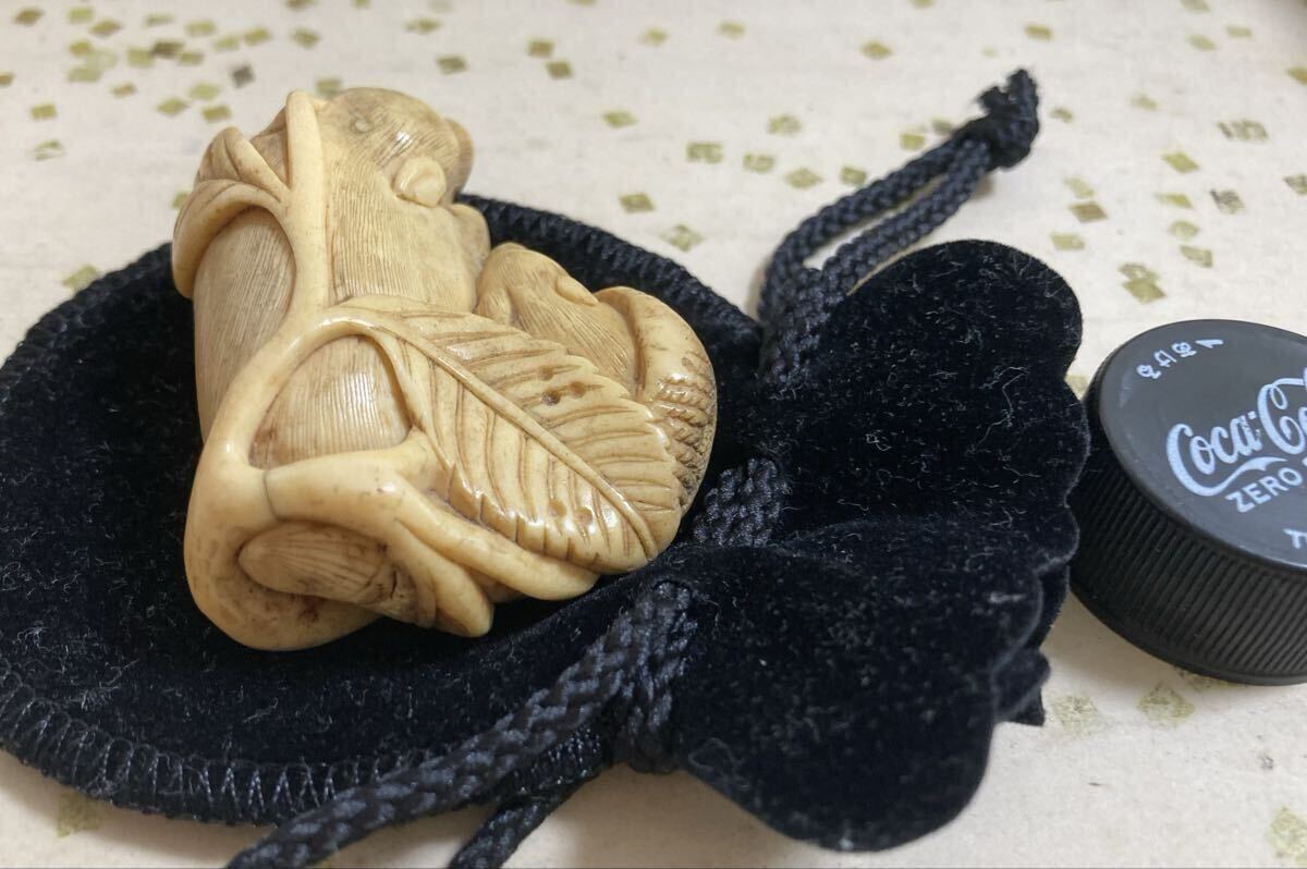 [ старый netsuke ]. родители .(. есть )