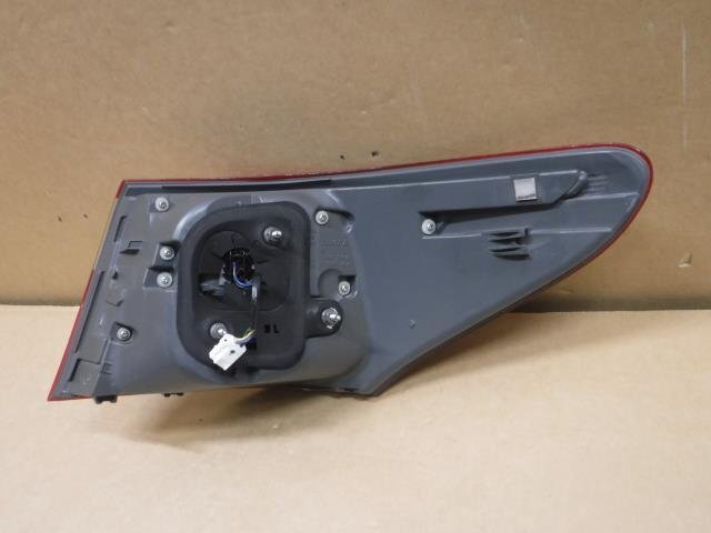 【岩手 盛岡発】中古 純正 レクサス LS DBA-USF40 左テールランプ KOITO 50-117 点灯OK_画像2