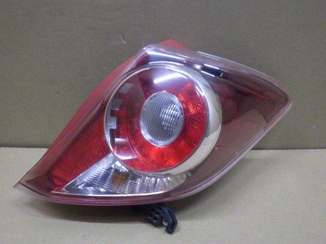 【岩手 盛岡発】中古 純正 ヴィッツ DBA-NSP130 「テールランプセット」 KOITO 52-239 点灯OK 美品_画像2