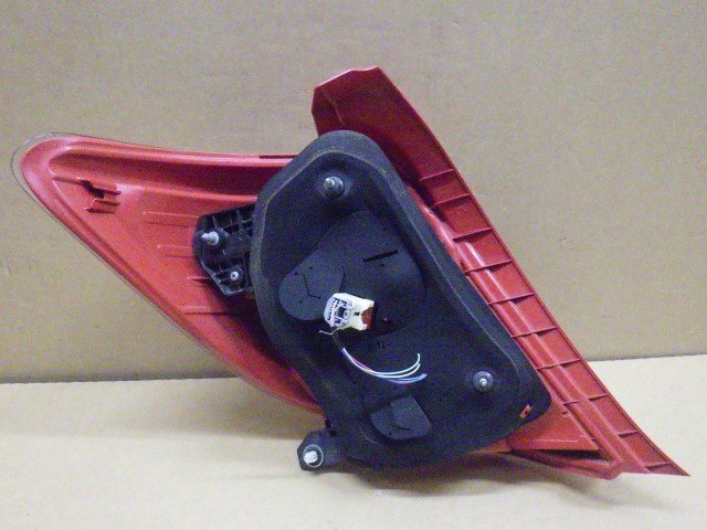 【岩手 盛岡発】中古 純正 ヴィッツ DBA-NSP130 「テールランプセット」 KOITO 52-239 点灯OK 美品_画像3