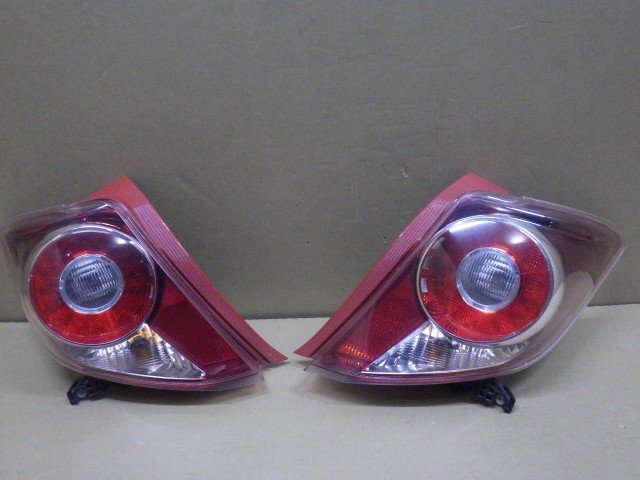 【岩手 盛岡発】中古 純正 ヴィッツ DBA-NSP130 「テールランプセット」 KOITO 52-239 点灯OK 美品_画像1