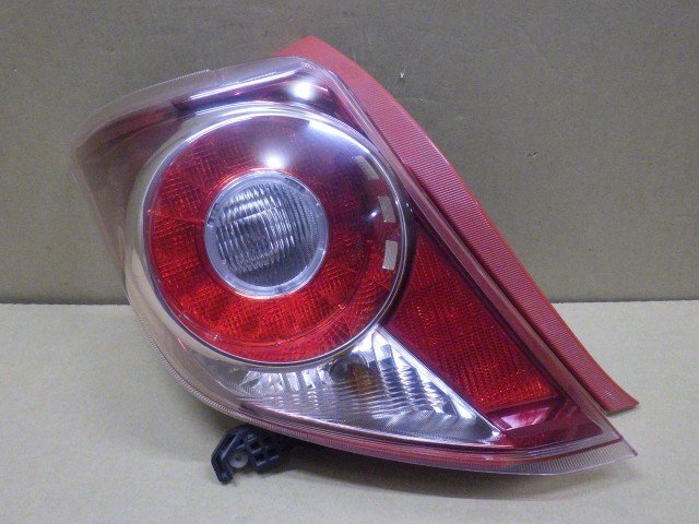 【岩手 盛岡発】中古 純正 ヴィッツ DBA-NSP130 「テールランプセット」 KOITO 52-239 点灯OK 美品_画像4