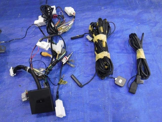 【宮城 塩釜発】中古 カーナビゲーション ラクティス DBA-NCP125 社外品 Strada（ストラーダ） CN-R300WD 7インチ_画像2