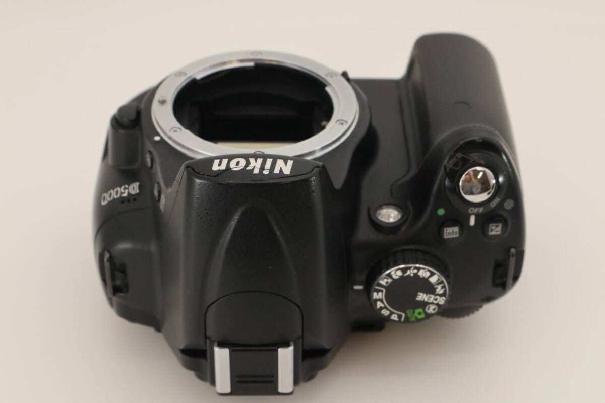 Nikon D5000 12.3 MP DX Digital SLR Camera w 2.7in Vari-angle LCD(97)_画像6