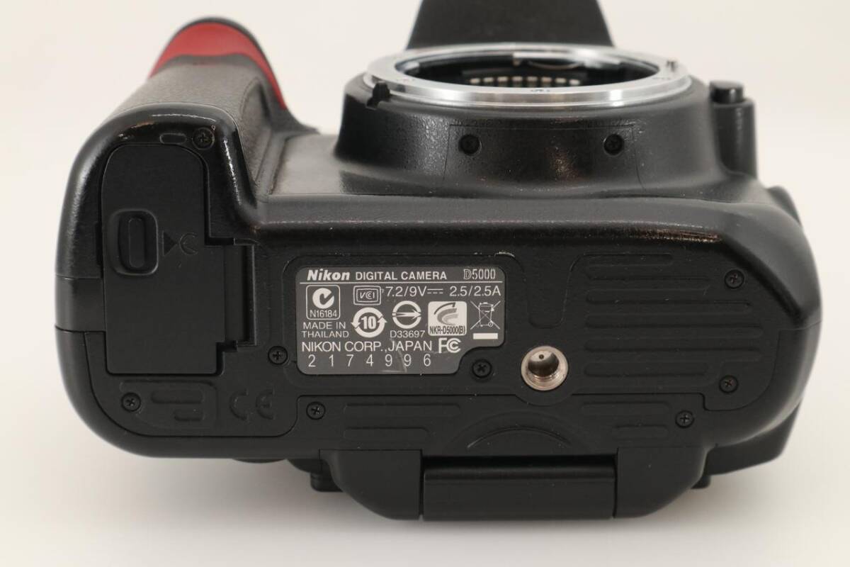 Nikon D5000 12.3 MP DX Digital SLR Camera w 2.7in Vari-angle LCD(97)_画像7