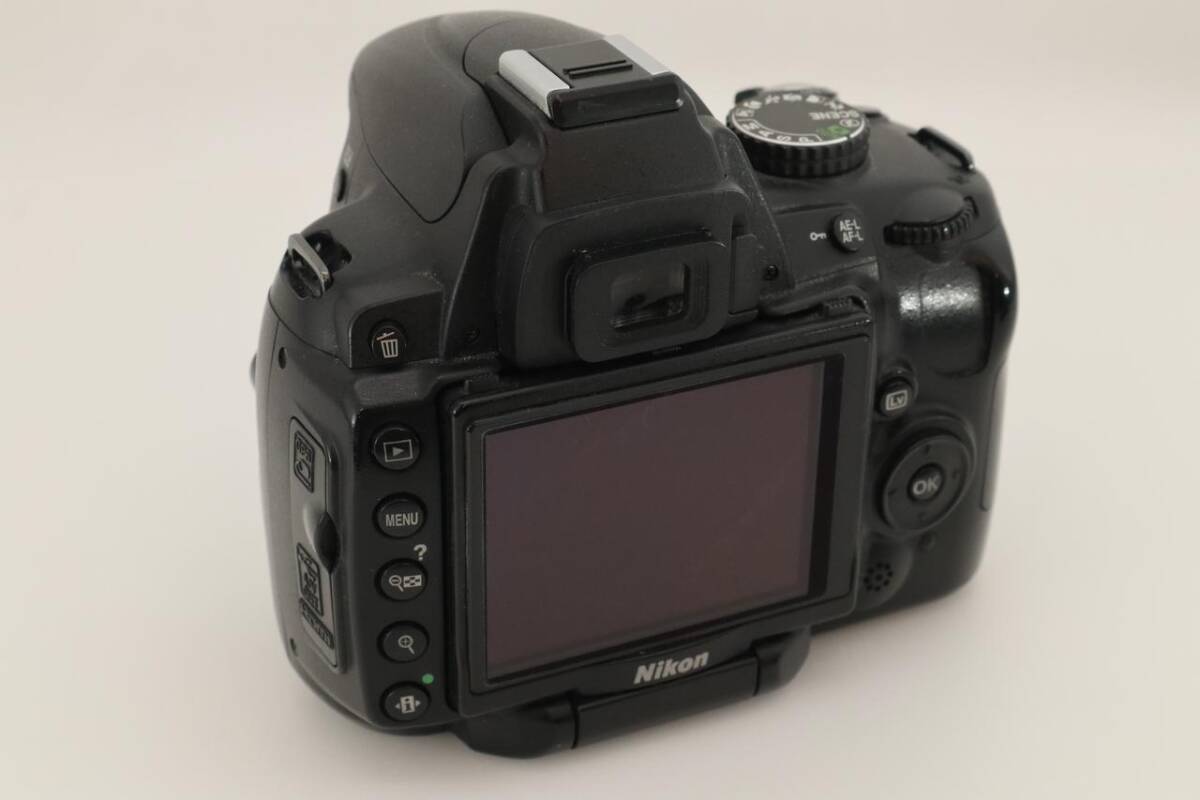 Nikon D5000 12.3 MP DX Digital SLR Camera w 2.7in Vari-angle LCD(97)_画像5