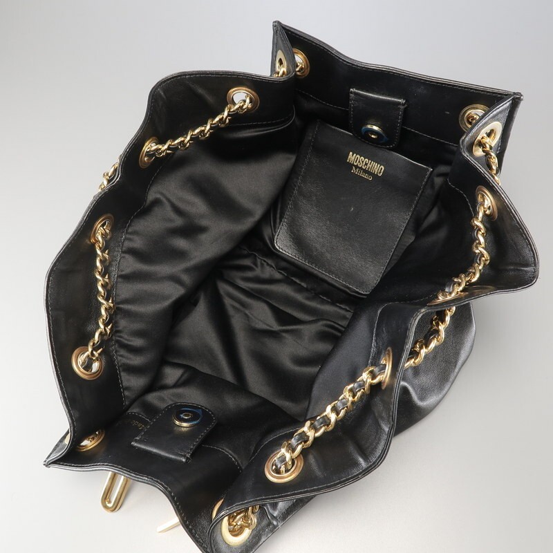 MI2560*イタリア製 MOSCHINO モスキーノ メタルロゴ ゴールドチェーン レザーリュックサック バッグ 鞄 ブラック_画像6
