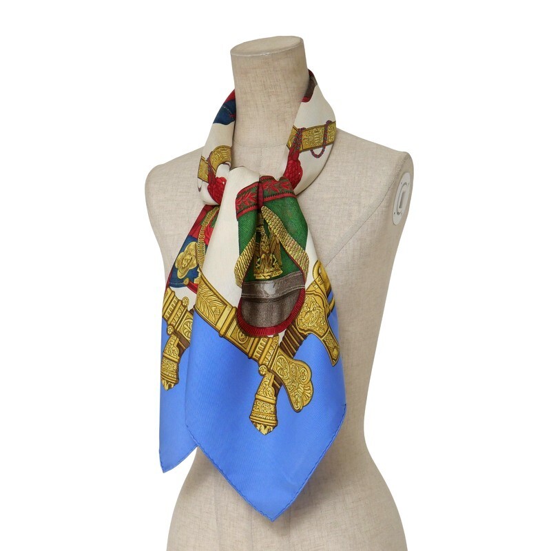 TJ5969*HERMES エルメス カレ90 GRAND UNIFORME 壮大な制服 大判シルクスカーフ ストール ブルー系_画像7
