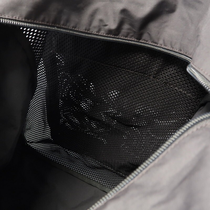 MI0951*90s 00s Archive PRARA SPORT Prada спорт сетка нейлон большая сумка MESH NYLON TOTE сумка имеется оттенок черного 