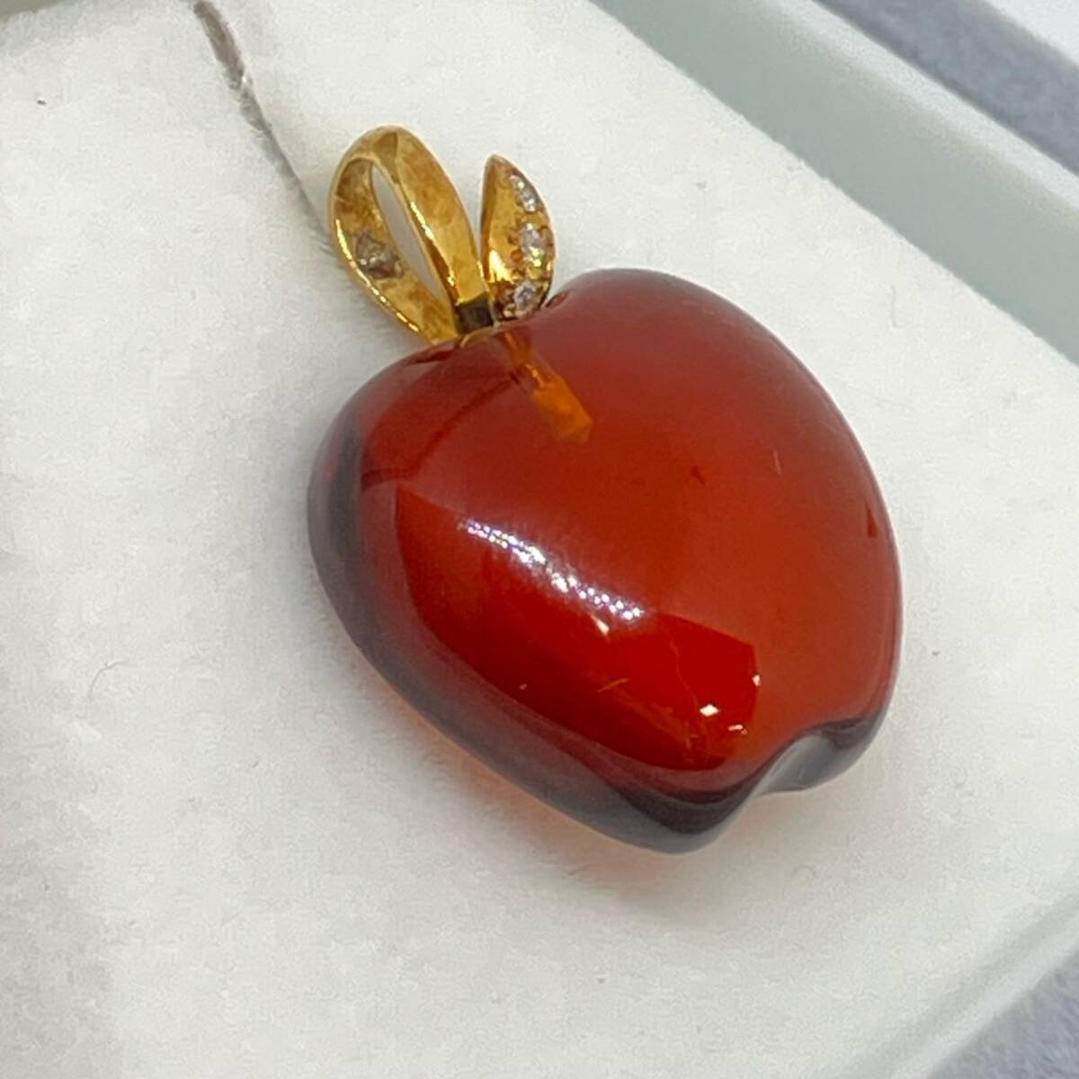 1円 K18金具 アップルデザイン 琥珀 ピンブローチ メレダイヤ0.01ct 総重量1.3g(留具除く) 18金イエローゴールド アンバー ジュエリー_画像2
