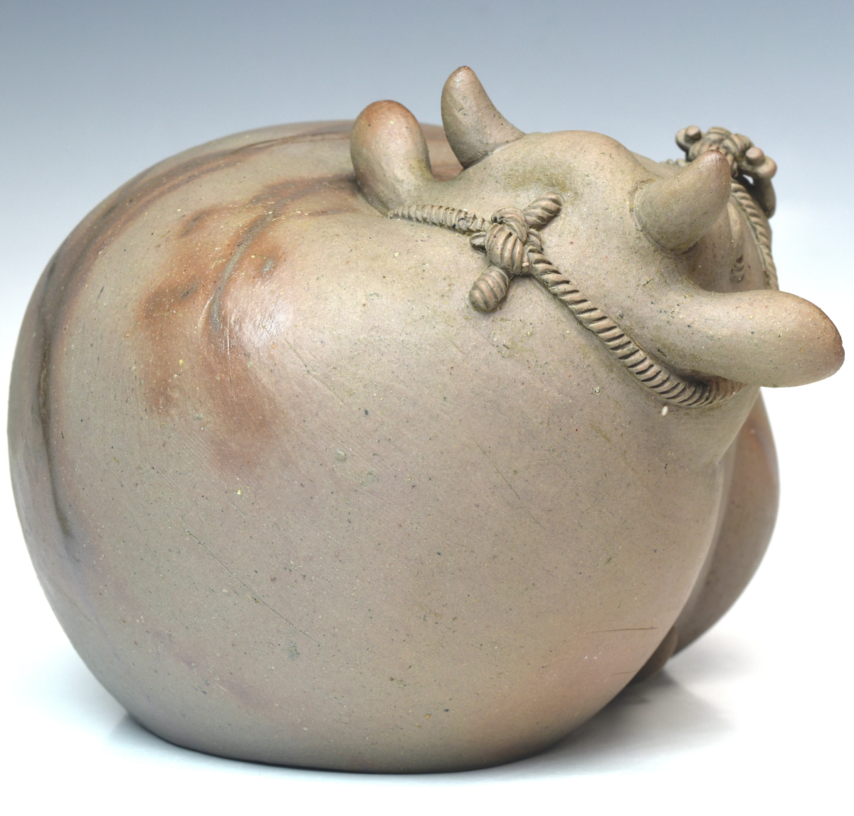 岡山県重要無形文化財　島村光作 【備前 昼下りの牛】 備前焼人気作家　 共箱　共布　本物保証　幅22cm　P2191 【趣楽】_画像6