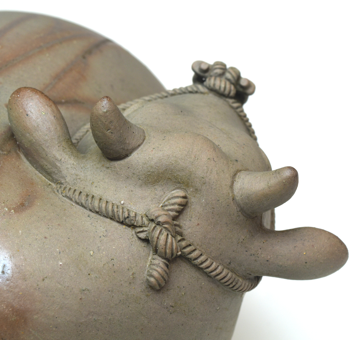 岡山県重要無形文化財　島村光作 【備前 昼下りの牛】 備前焼人気作家　 共箱　共布　本物保証　幅22cm　P2191 【趣楽】_画像9