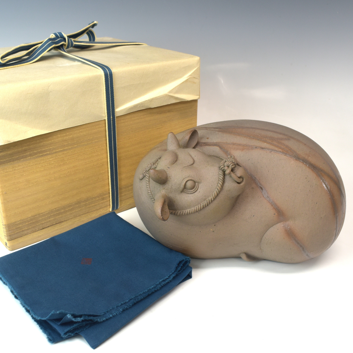 岡山県重要無形文化財　島村光作 【備前 昼下りの牛】 備前焼人気作家　 共箱　共布　本物保証　幅22cm　P2191 【趣楽】_画像3