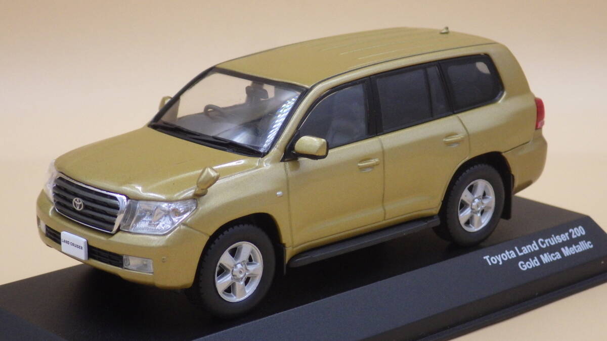 kyosho J-collection Toyota Land Cruiser 200 Gold Mica Metallic S=1/43 JCP69006GM_画像1