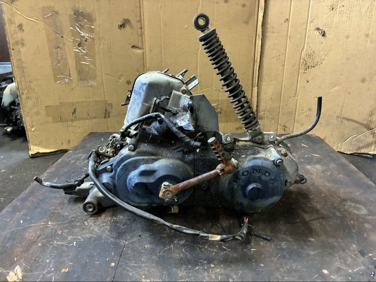 61717 ■ ホンダ スーパーディオ AF27 (2257番台〜) 実動 吹き上がりOK!! エンジン　〈AF18E-325〜〉_画像1