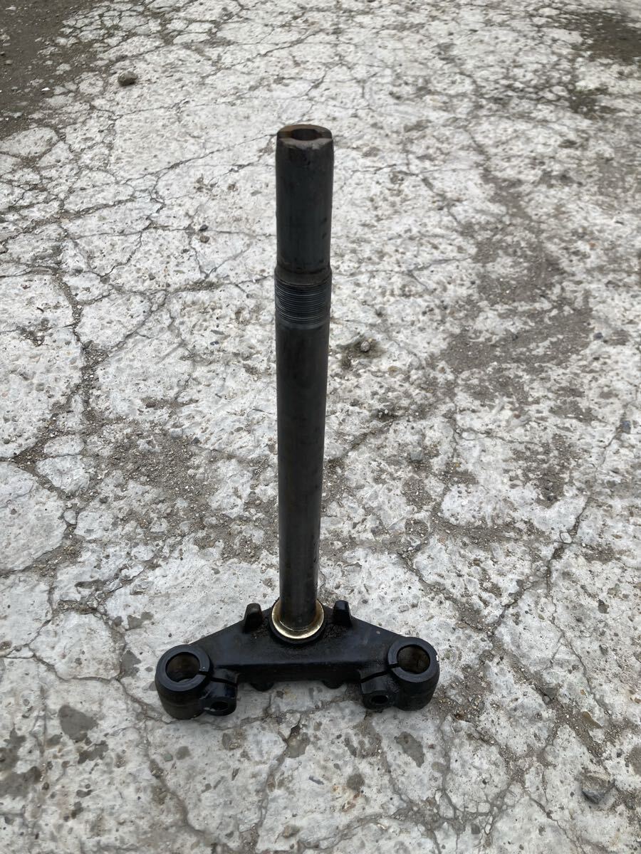 61648■ ヤマハ JOG ジョグ SA16J (518番台〜) 三又　フォーク側のパーツ　ステム_画像1