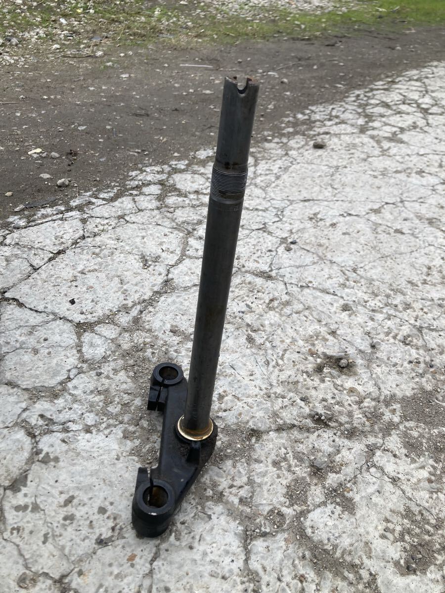 61648■ ヤマハ JOG ジョグ SA16J (518番台〜) 三又　フォーク側のパーツ　ステム_画像3
