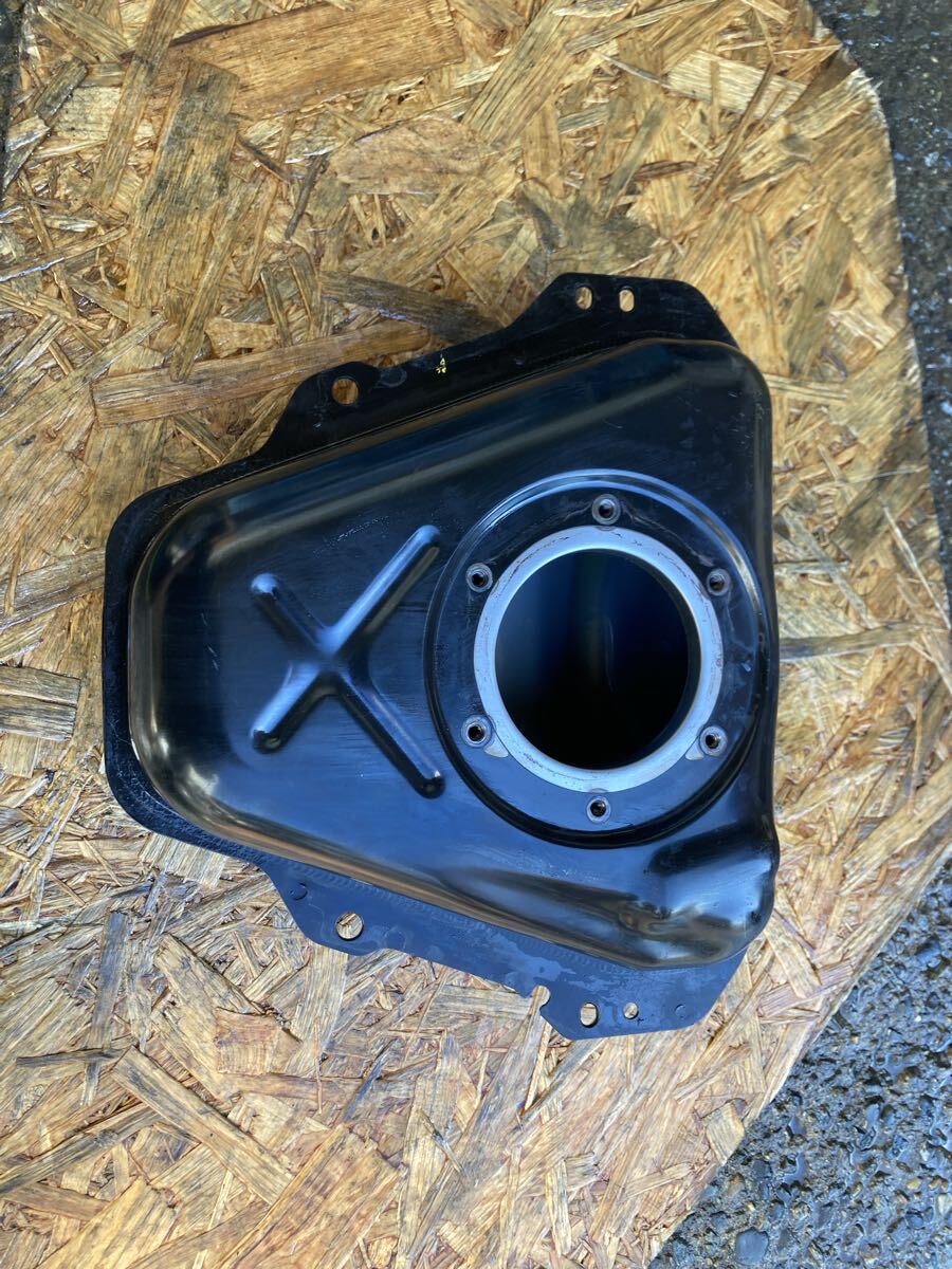 61829■ ヤマハ ジョグ SA36J (144番台〜) 〈タンク内は綺麗〉　ガソリンタンク　SA39J 燃料タンク_画像4