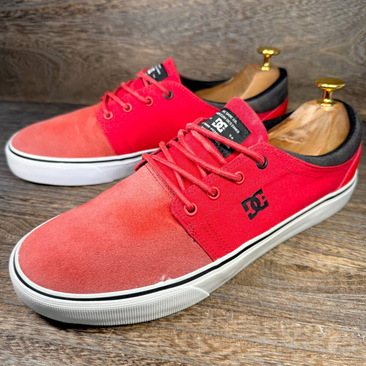 ◆DC SHOSE◆ディーシーシューズ 27.0cm（表記US9M）カジュアルシューズ スニーカー 赤 レッド メンズ 革靴 靴 レザー 中古 宅急便 即決_画像1