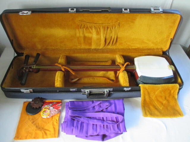 ■TAA315■和楽器/三味線/津軽/犬皮/傷み有り/現状渡し品/ケース付き/三味線の長さ104cm_画像1