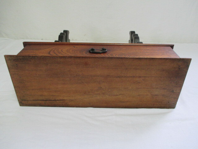 #TAA404# времена меч ../ общий keyaki под дерево материал / выдвижной ящик имеется /.. ... резьба по дереву /. глаз узор / высота 40cm