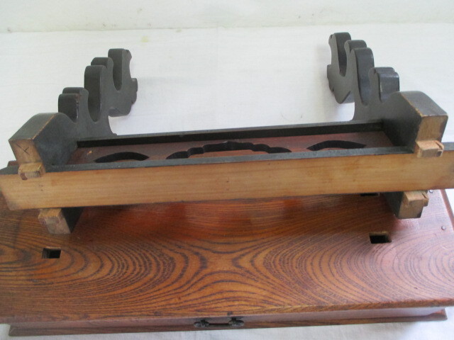 #TAA404# времена меч ../ общий keyaki под дерево материал / выдвижной ящик имеется /.. ... резьба по дереву /. глаз узор / высота 40cm