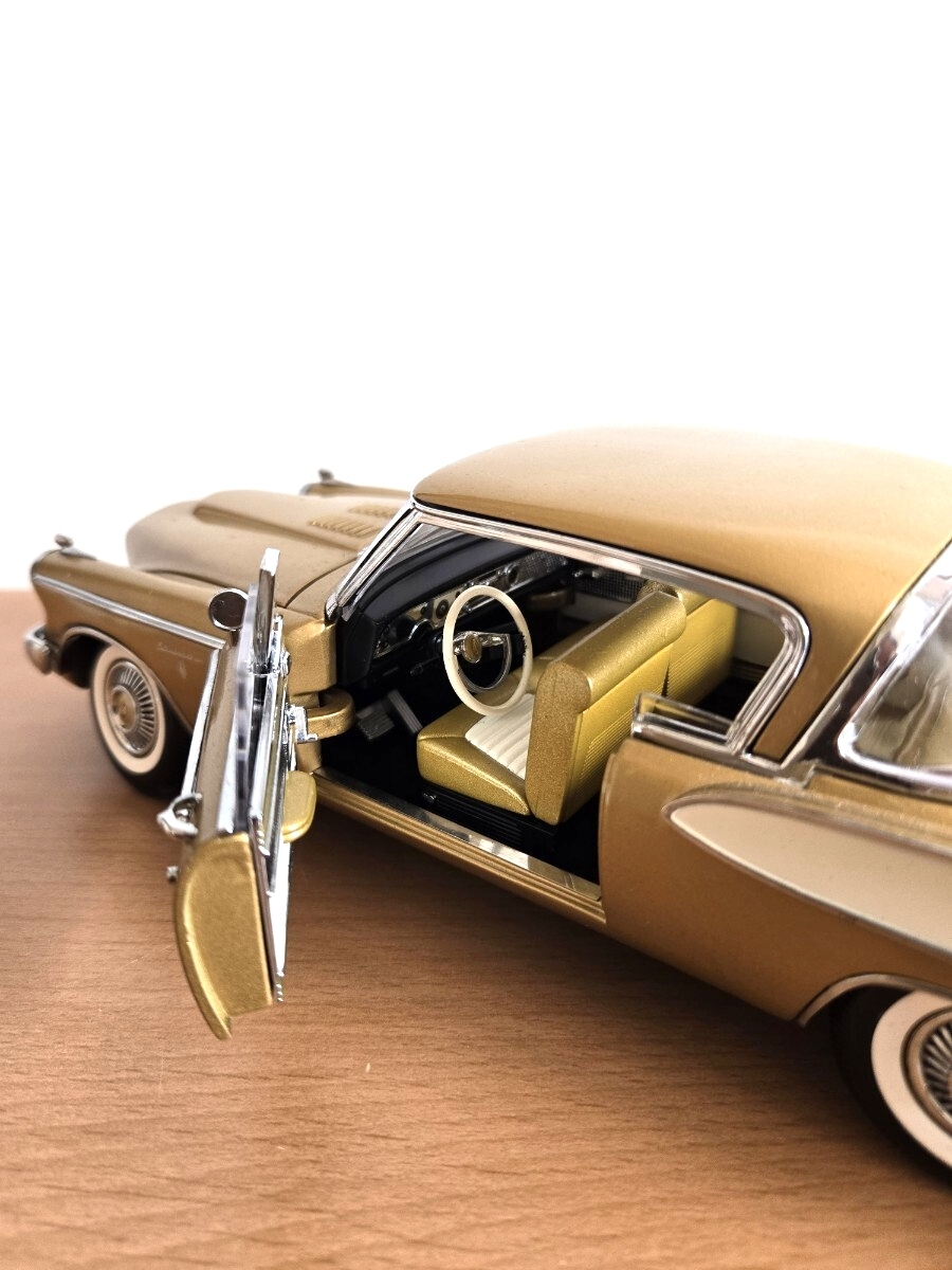 スチュードベーカー ゴールデンホーク 1958 1/18 ダイキャストモデル_画像4